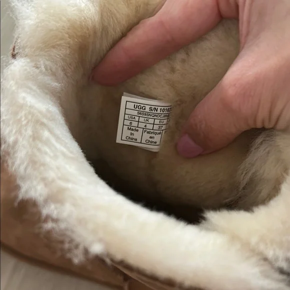 UGG Brown Winter Boots with Cream Fur - Picture 3 of 4
